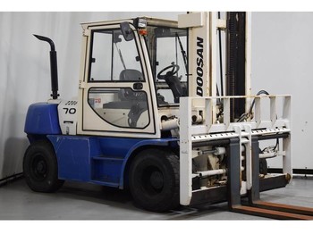 Вилочный погрузчик Doosan D70S-5