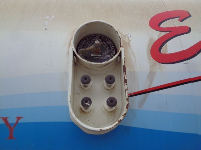Полуприцеп-цистерна для транспортировки топлива Diversen ISISAN 45M3: фото 8