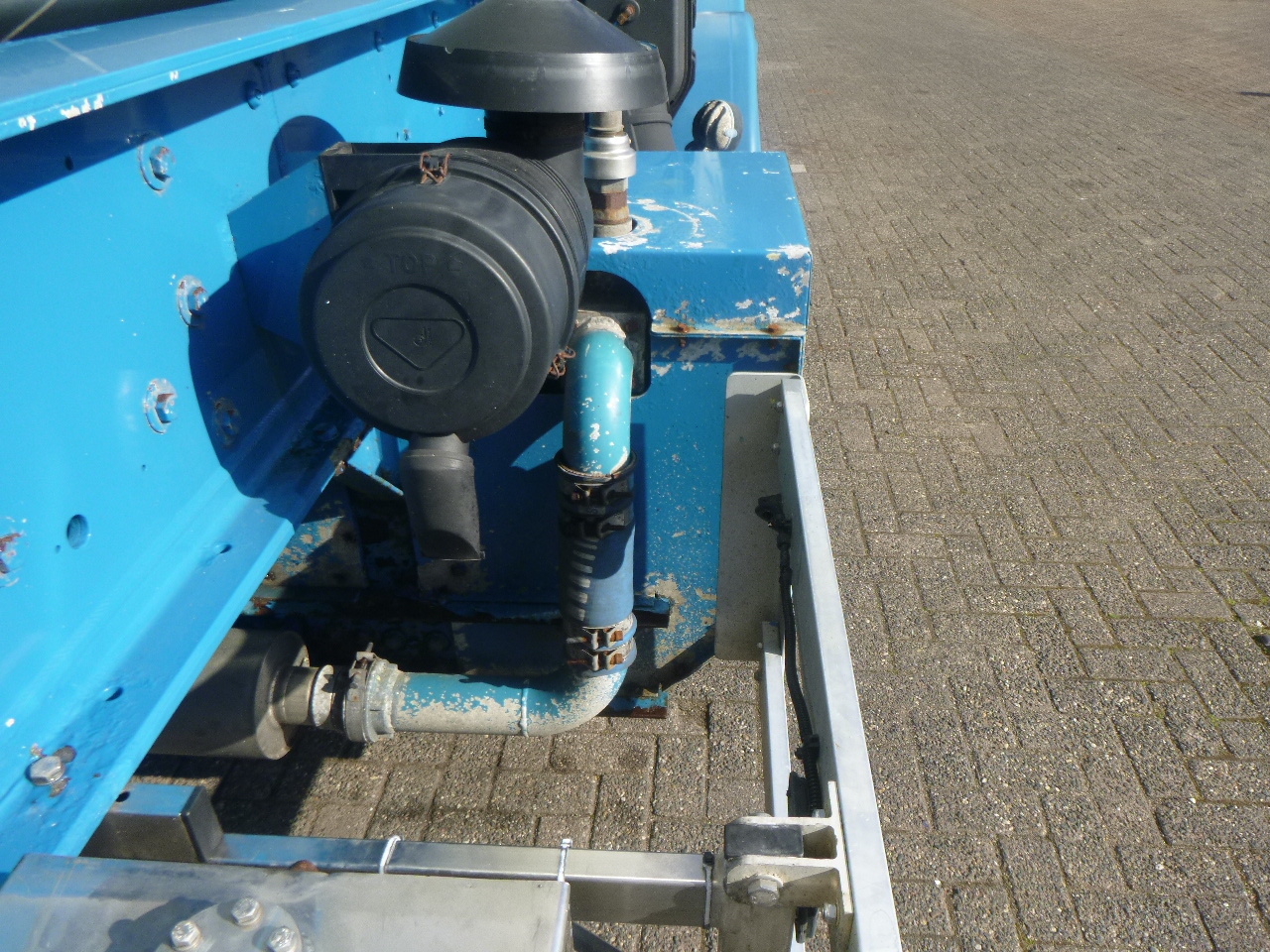 Полуприцеп-цистерна для транспортировки муки Feldbinder Powder tank alu 60 m3 / Compressor diesel engine.: фото 16