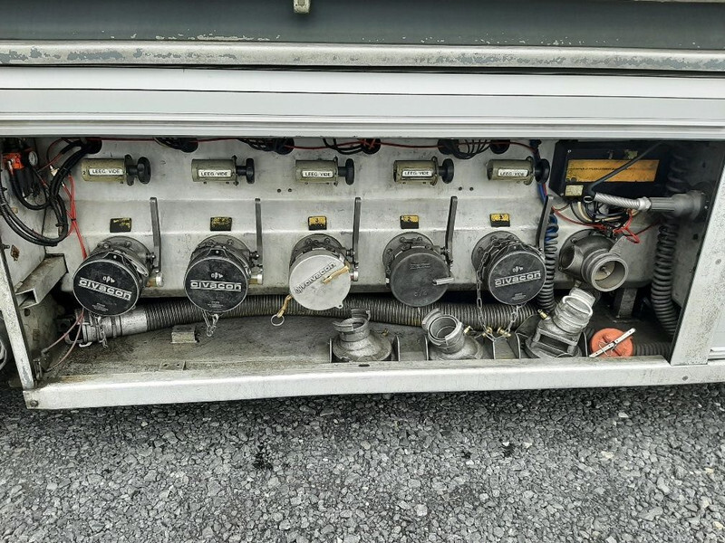 Полуприцеп-цистерна для транспортировки топлива Stokota FUEL TANK 42000 L - 5 COMPARTMENTS: фото 6