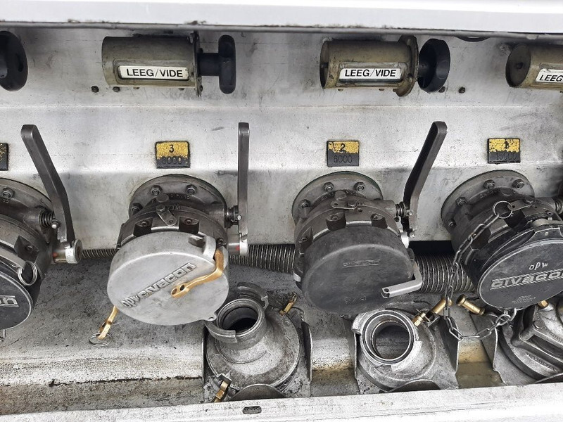 Полуприцеп-цистерна для транспортировки топлива Stokota FUEL TANK 42000 L - 5 COMPARTMENTS: фото 9