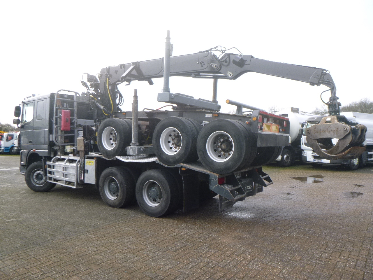 Тягач D.A.F. XF 105.510 6x4 + Loglift F281S83 crane / timber truck + dolly: фото 5