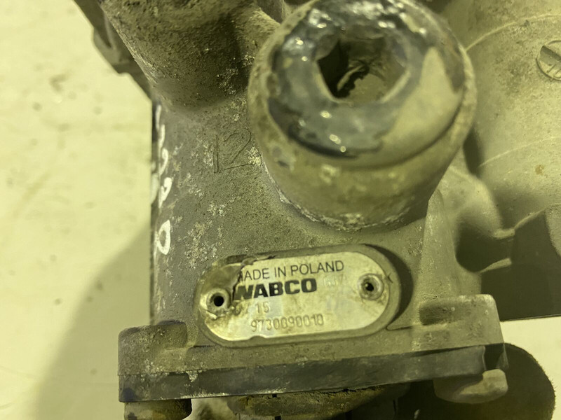 Клапан для Грузовиков MAN brake valve 97300900100: фото 3