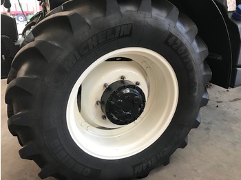 Шины и диски для Тракторов Michelin 520-70R38 en 420-70R28 Banden: фото 1