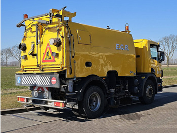 Подметально-уборочная машина Scania P94.220: фото 3
