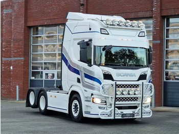 Тягач SCANIA R 560