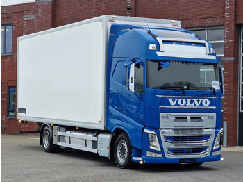 Грузовик с закрытым кузовом VOLVO FH13 460