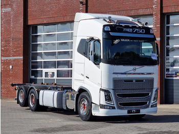 Грузовик-контейнеровоз/ Сменный кузов VOLVO FH16 750