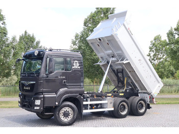 Самосвал MAN TGS 26.500