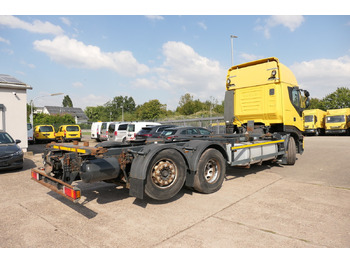 Грузовик-контейнеровоз/ Сменный кузов IVECO Stralis