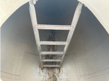 Полуприцеп-цистерна STF 35/89 TA AL Wellmeyer, STF 35/89 TA AL, ca. 25 cbm, ALU, 2xLiftachse: фото 4 Полуприцеп-цистерна STF 35/89 TA AL Wellmeyer, STF 35/89 TA AL, ca. 25 cbm, ALU, 2xLiftachse: фото 4