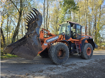 Колёсный погрузчик DOOSAN DL300