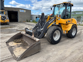 Колёсный погрузчик VOLVO L35