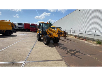 Колёсный погрузчик JCB 406