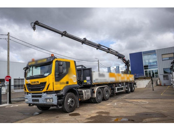 Грузовик бортовой/ Платформа IVECO Trakker
