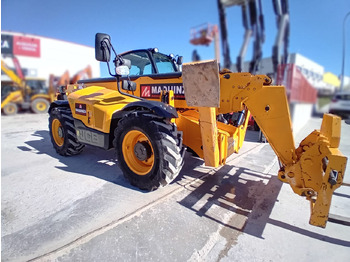 Телескопический погрузчик JCB