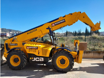 Телескопический погрузчик JCB