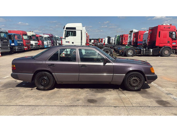 Седан Mercedes-Benz E-Klasse 200 (GERMAN CAR / VOITURE D'ALLEMAGNE / ESSENCE / PETROL / MANUAL): фото 4 Седан Mercedes-Benz E-Klasse 200 (GERMAN CAR / VOITURE D'ALLEMAGNE / ESSENCE / PETROL / MANUAL): фото 4