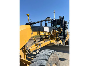 Грейдер CATERPILLAR 120
