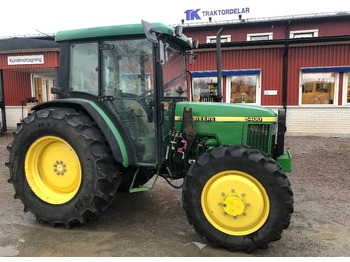Трактор JOHN DEERE
