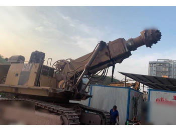 Гусеничный экскаватор CATERPILLAR