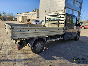 Малотоннажный бортовой грузовик Renault Master: фото 4