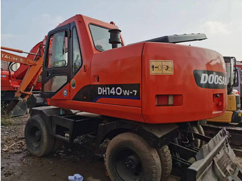 Колёсный экскаватор DOOSAN