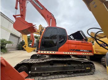 Гусеничный экскаватор DOOSAN DX300LC-7