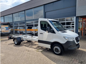 Малотоннажный бортовой грузовик MERCEDES-BENZ Sprinter 516
