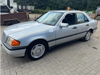 Седан MERCEDES-BENZ