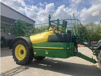 Прицепной опрыскиватель JOHN DEERE