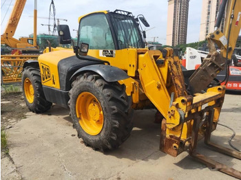 Телескопический погрузчик JCB