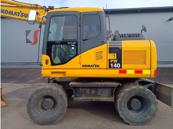 Колёсный экскаватор Komatsu MYYTY! SOLD! PW140-7 PYÖRITTÄJÄLLÄ: фото 2