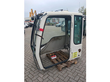 Кабина и интерьер LIEBHERR