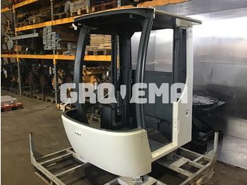 Кабина и интерьер LIEBHERR