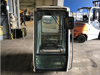 Кабина и интерьер LIEBHERR