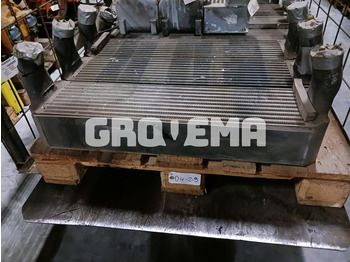 Интеркулер LIEBHERR