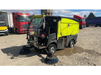 Подметально-уборочная машина JOHNSTON