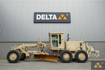 Грейдер CATERPILLAR