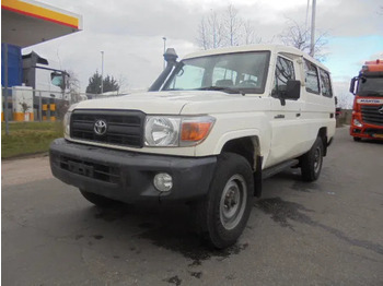 Внедорожник TOYOTA Land Cruiser