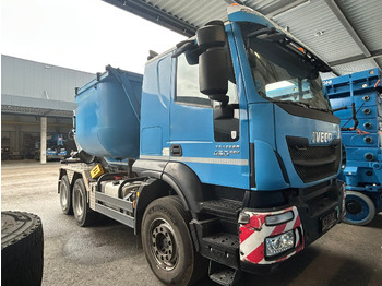 Внедорожный самосвал IVECO Trakker