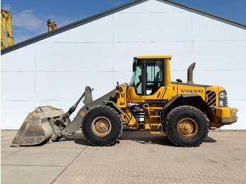 Колёсный погрузчик VOLVO L90F