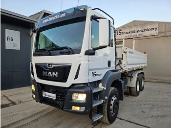 Самосвал MAN TGS 26.460