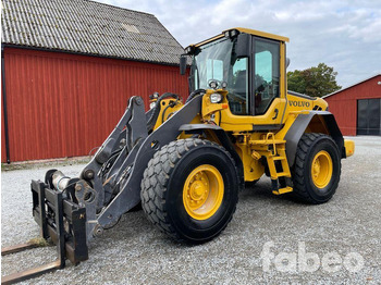 : фото в шапке страницы