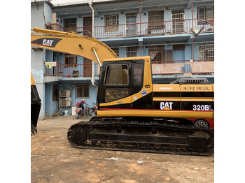 Гусеничный экскаватор CATERPILLAR 320CL