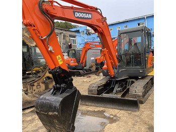 Гусеничный экскаватор DOOSAN DX225