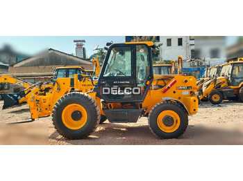 Телескопический погрузчик JCB