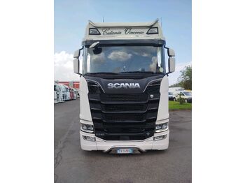 Тягач SCANIA R 520