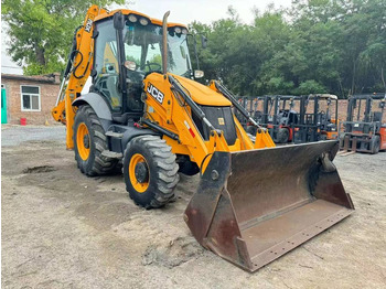 Колёсный экскаватор JCB 3CX