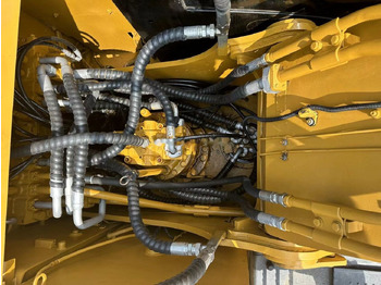 Гусеничный экскаватор Caterpillar 320D: фото 3